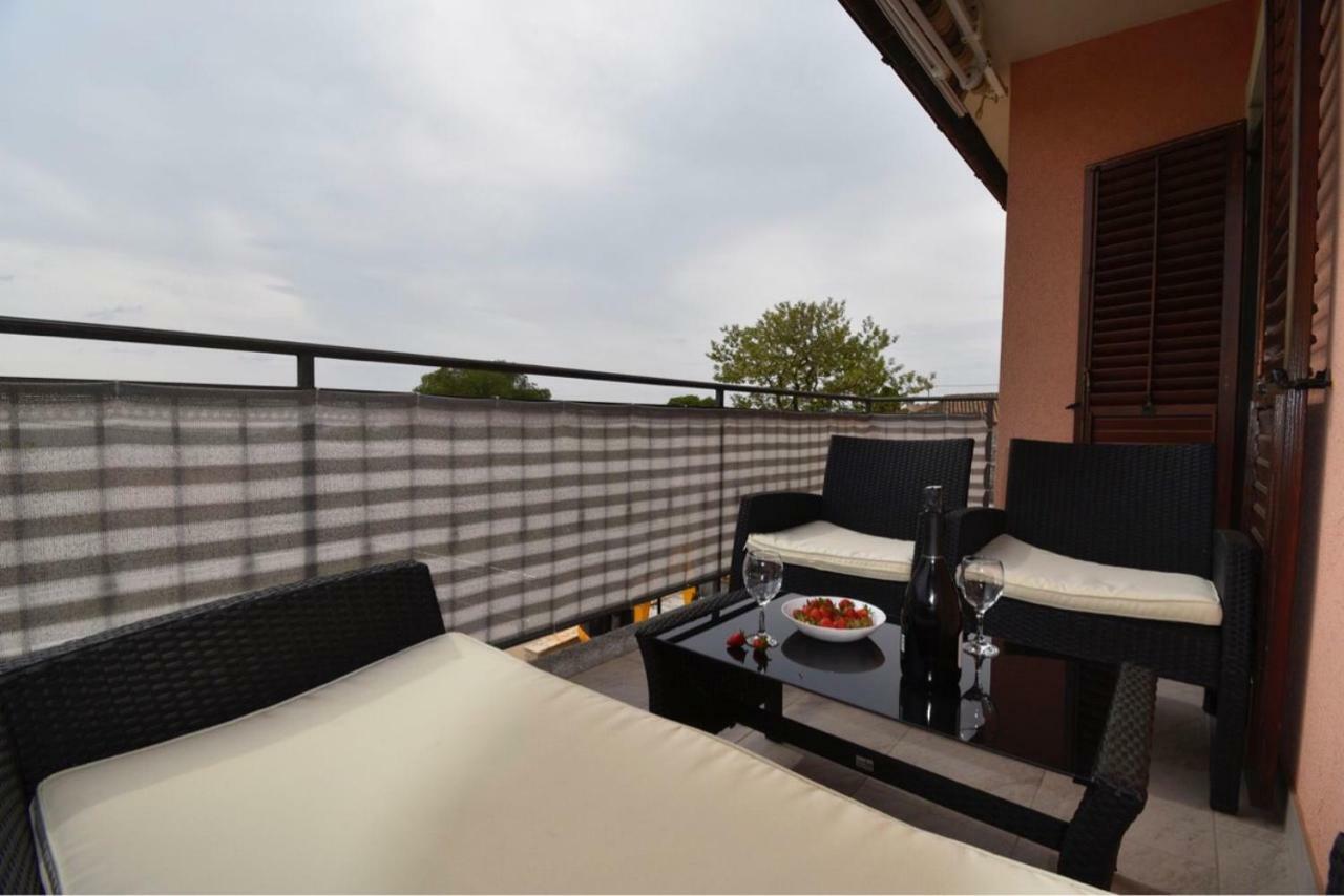 Kuca Legovic Villa Kaštelir Exteriör bild